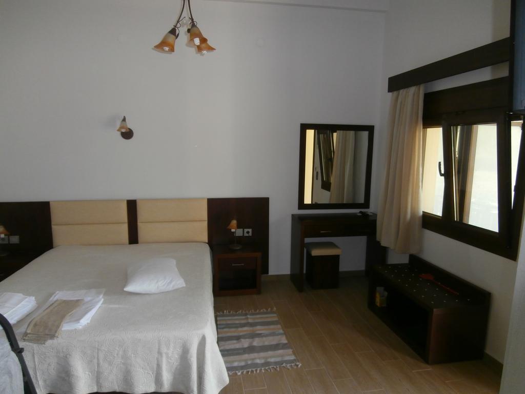 Villa Barouti Koinira Pokoj fotografie